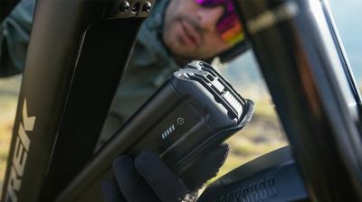 Trek Powerfly+ 4 EU L 29 Gloss Radioactive Red/Matte Da Produktbild 1